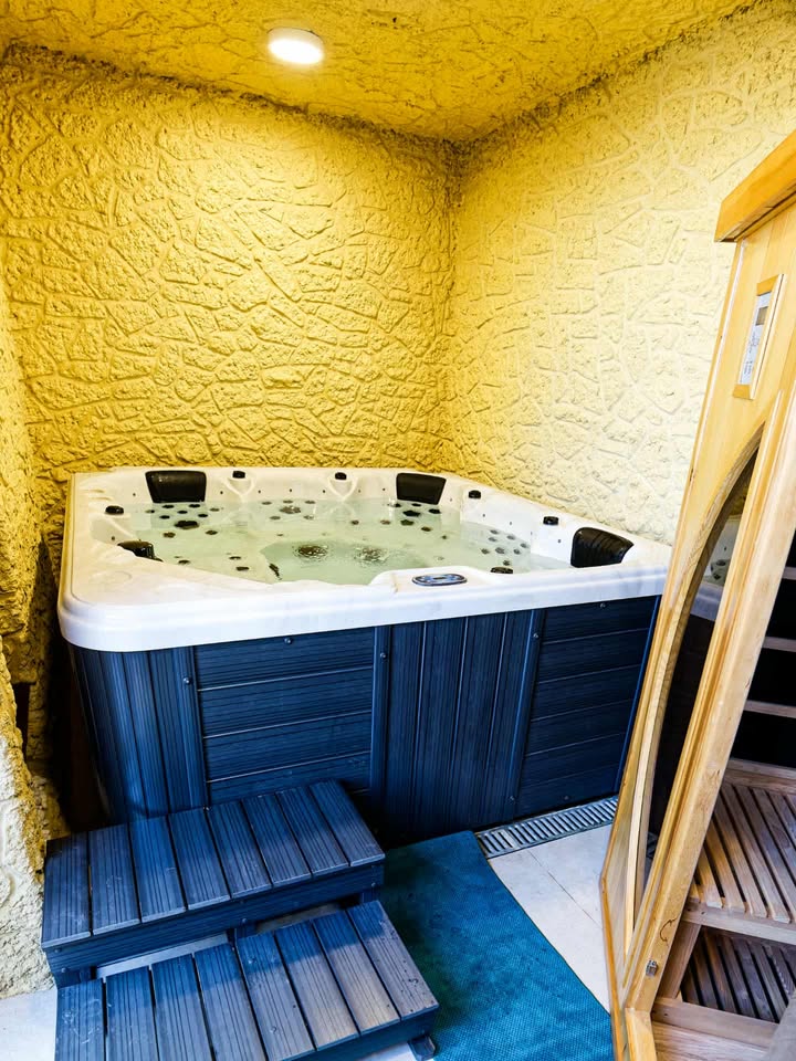 jacuzzi-villa-romana-le-tampon, avis villa Le Tampon · témoignages villa Réunion · avis location villa Réunion, séjour bien-être La Réunion, villa avec piscine et jacuzzi au Tampon, jacuzzi privatif de la villa au Tampon, La Réunion